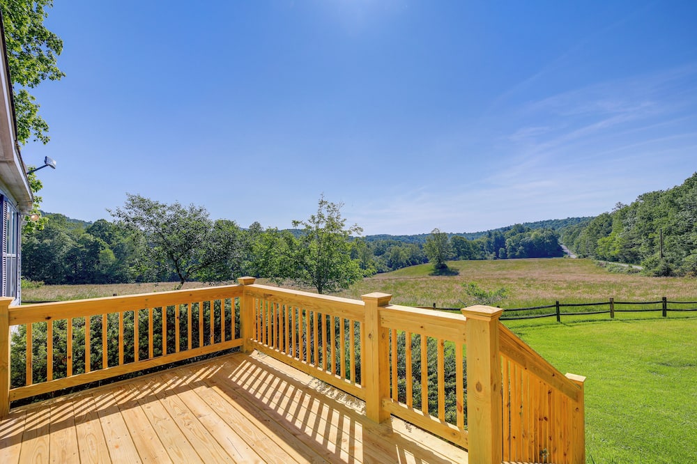 Serene Home: 2 Decks, 3 Mi to Blue Ridge Pkwy - Stuart, VA