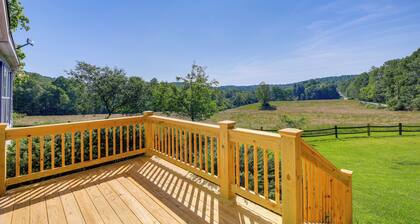 Serene Home: 2 Decks, 3 Mi to Blue Ridge Pkwy