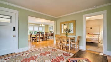 House (5 Bedrooms) | Interior