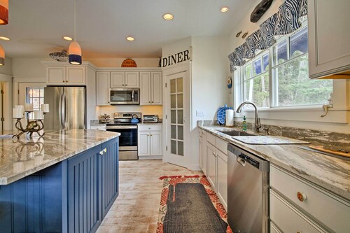 Boothbay Harbor Beach House By Park & Restaurants!