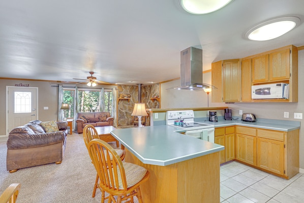 House (3 Bedrooms) | Interior - Hot Tub, Trailer Parking: Lead, Sturgis Rally Base (Lead)