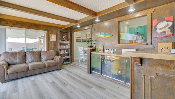 A cozy living room with a wooden ceiling, a sofa, a coffee station, and a bookshelf. - Location! Home w/ Pool 1 Min to Mcculloch Blvd (Lake Havasu City)
