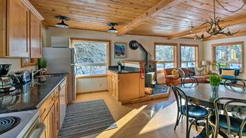 Rumah (3 Bedrooms) | Dapur pribadi | Microwave, oven, kompor, dan mesin pencuci piring