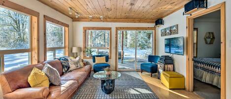 House (3 Bedrooms) | Living area