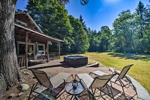 Interior - Mysty Mountain Cabin on River: Near Stevens Pass! (Skykomish)
