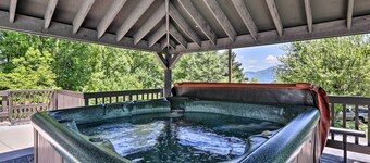 Condo w/ Pool & Grill Access ~ 4 Mi to Gatlinburg!