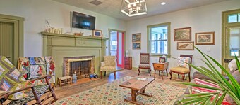 Renovated KY Farmhouse Retreat w/ Pasture Views!