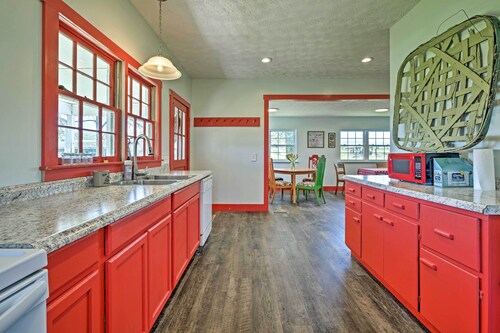 Renovated KY Farmhouse Retreat w/ Pasture Views!