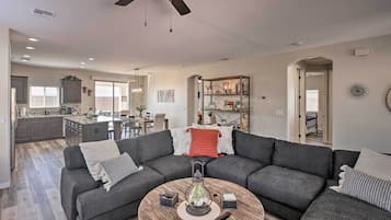 House (3 Bedrooms) | Interior