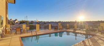 Balcony & Grill: Beachfront Lake Havasu City Condo