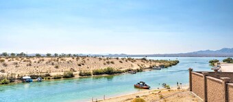 Balcony & Grill: Beachfront Lake Havasu City Condo