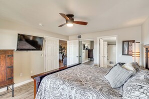 Apartment (2 Bedrooms) | Interior - Walkable Waterfront Oasis w/ London Bridge Views! (Lake Havasu City)
