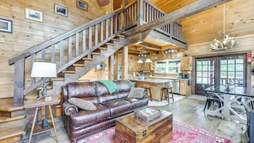 Casa (3 Bedrooms) | Área de sala de estar | Televisión y libros