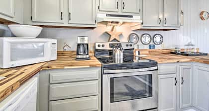 Hatteras-style Salvo Home - Walk to Shore!