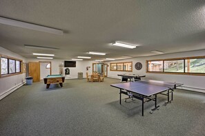 Apartment (3 Bedrooms) | Interior - 1 Mi to Skiing: Beech Mountain Condo w/ Fireplace! (Banner Elk)