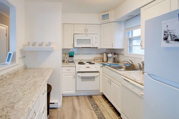 House (2 Bedrooms) | Interior - Bayfront Brigantine Escape w/ Porch & Bay Views! (Brigantine)