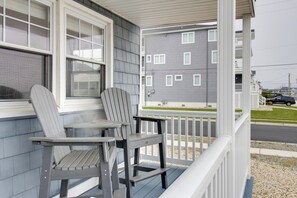 House (2 Bedrooms) | Interior - Bayfront Brigantine Escape w/ Porch & Bay Views! (Brigantine)
