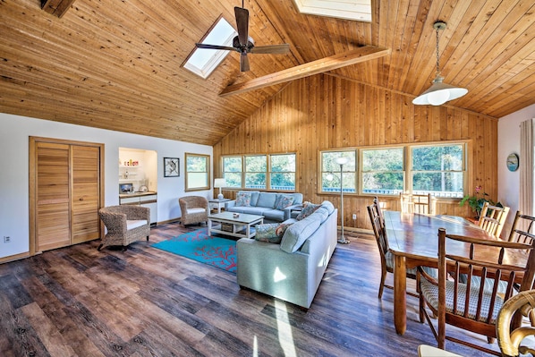 House (5 Bedrooms) | Interior - Bright Southern Shores Family Home < 1 Mi to Beach (Kitty Hawk)