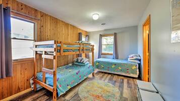 House (5 Bedrooms) | Interior