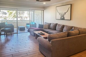 Interior - 1 Mi to Old Town: Family Condo w/ Pool & Balcony (Scottsdale)