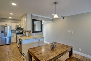 Interior - 1 Mi to Old Town: Family Condo w/ Pool & Balcony (Scottsdale)