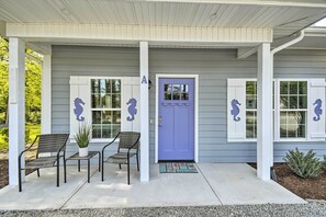 House (2 Bedrooms) | Interior - Inviting Home < 2 Mi to Ocean Isle Beach Pier (Ocean Isle Beach)