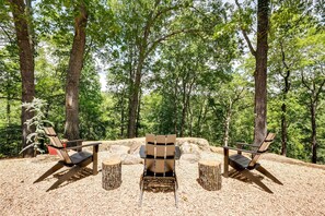 House (4 Bedrooms) | Interior - Spacious Home on Beaver Lake w/ Deck & Fire Pit! (Rogers)