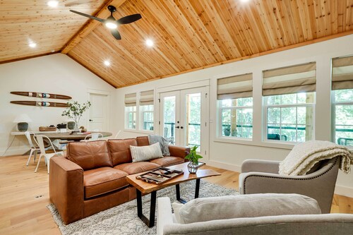 Spacious Home on Beaver Lake w/ Deck & Fire Pit!