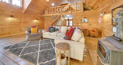 Rangeley Retreat Cabin-style Home: Lake Access