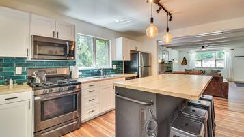 House (3 Bedrooms) | Interior