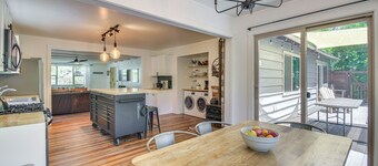 Cozy Retreat w/ Deck ~ 2 Mi to Pinecrest Lake!