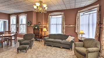 Apartment (2 Bedrooms) | Living area | TV, fireplace