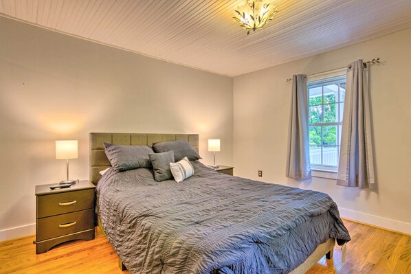 ํ์ฐ์ค (3 Bedrooms) | 3 ๊ฐ์ ์นจ์ค, ๋
ธํธ๋ถ ์์
๊ณต๊ฐ, ์นจ๋ ์ํธ