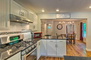 Maison (3 Bedrooms) | Cuisine privée | Micro-ondes, four, plaque de cuisson, lave-vaisselle