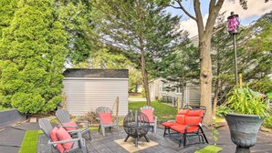 A patio with outdoor furniture, a fire pit, and a large planter. - Bel Air Apartment w/ Pool ~ 2 Mi to Main St (Bel Air)