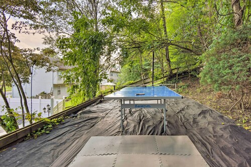 Bel Air Apartment w/ Pool ~ 2 Mi to Main St