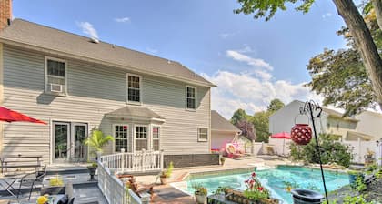 Bel Air Apartment w/ Pool ~ 2 Mi to Main St
