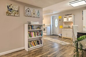 Apartment (1 Bedroom) | Interior - Bel Air Apartment w/ Pool ~ 2 Mi to Main St (Bel Air)