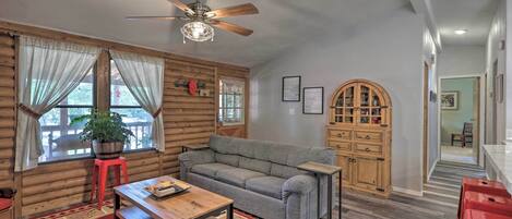 House (2 Bedrooms) | Interior