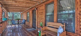 Updated Strawberry Family Cabin w/ 2 Private Decks