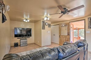 House (1 Bedroom) | Interior - Cozy Home w/ Canyon Views: 2 Mi to Grand Staircase (Henrieville)