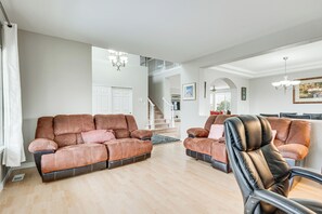 House (6 Bedrooms) | Interior