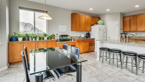 單棟房屋 (6 Bedrooms) | 內部