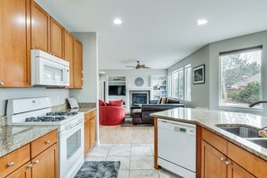 House (6 Bedrooms) | Interior