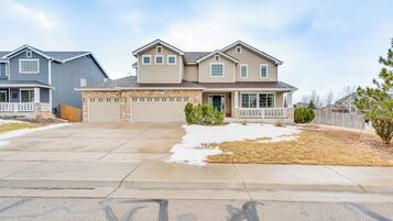 House (6 Bedrooms) | Interior