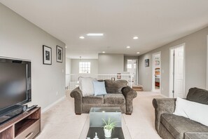 House (6 Bedrooms) | Interior