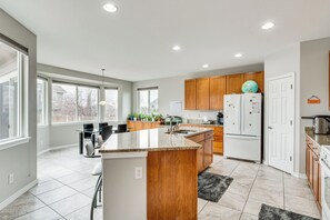 House (6 Bedrooms) | Interior