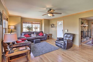House (Multiple Bedrooms) | Interior - 1/2 Mi to River: Spacious Blue Ridge Gem w/ Views! (Piney Creek)
