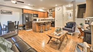 Unclassified image, 3 of 30, button - Sandy Townhome, 1 Mi to Meinig Memorial Park! (Sandy)