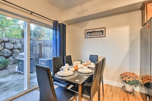 Dining - Sandy Townhome, 1 Mi to Meinig Memorial Park! (Sandy)